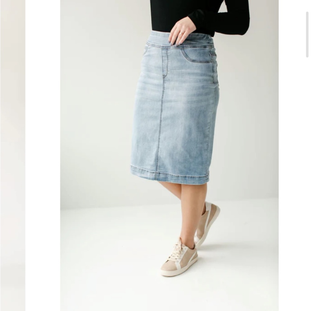 Mainstreet Exchange Sara Light Denim Skirt